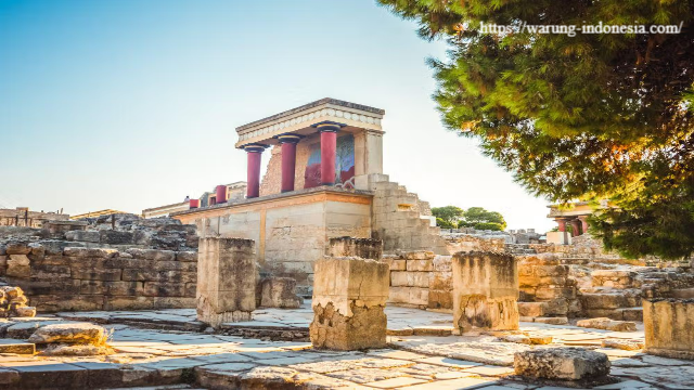 Menyusuri Jejak Peradaban Minoa di Istana Knossos