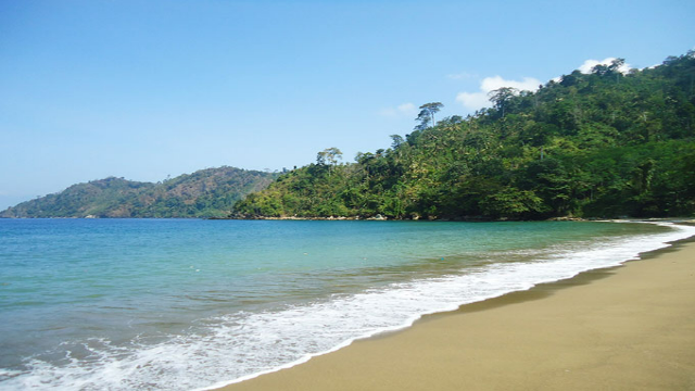 Menyelami Keindahan dan Keaslian Pantai Sipelot Malang