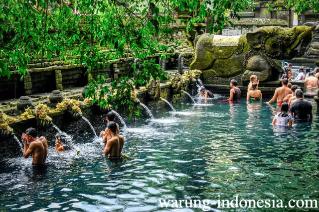 Wisata Budaya Pura Tirta Empul Bali